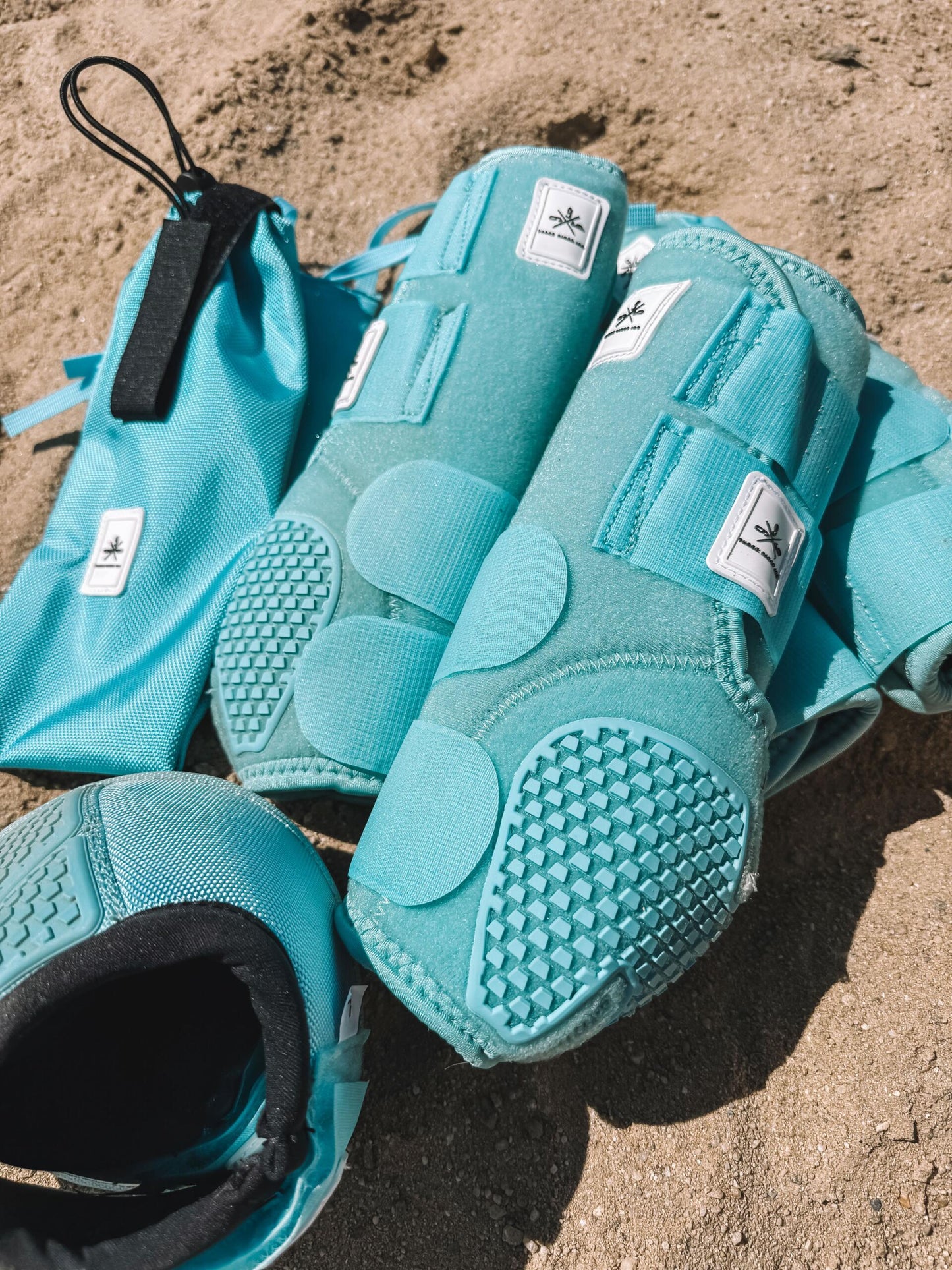 Equine sport boot- Fronts